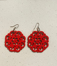 Load image into Gallery viewer, EARRINGS - WOODEN LACE