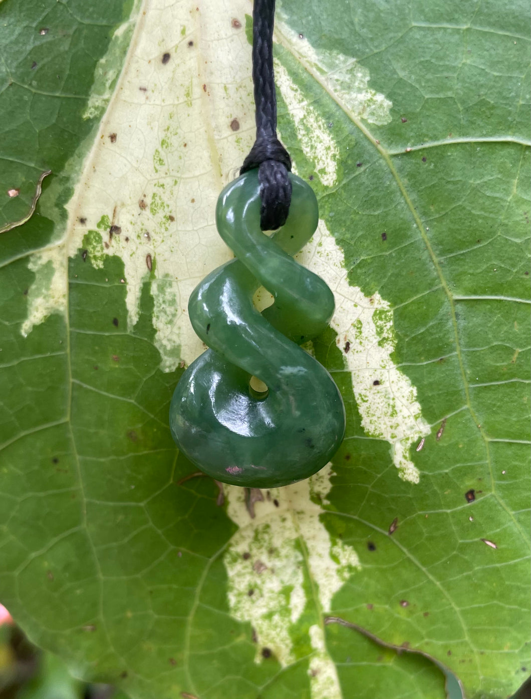 NEW ZEALAND GREENSTONE - POUNAMU - TRIPLE TWIST