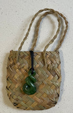 Load image into Gallery viewer, NEW ZEALAND GREENSTONE - POUNAMU - TRIPLE TWIST
