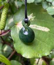 Load image into Gallery viewer, NEW ZEALAND GREENSTONE - POUNAMU - DOUBLE TWIST
