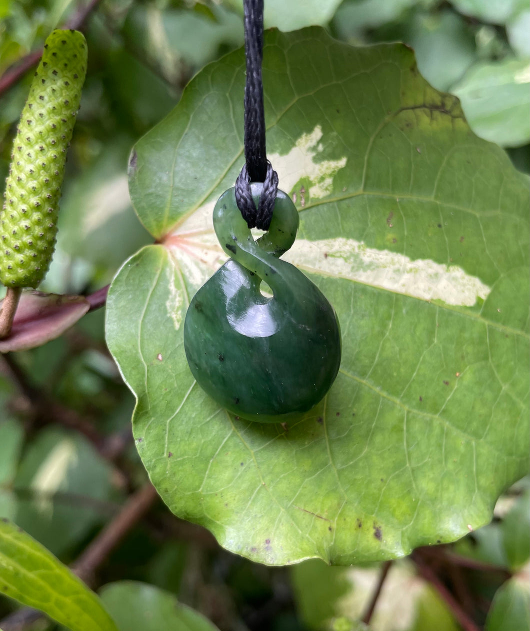 NEW ZEALAND GREENSTONE - POUNAMU - DOUBLE TWIST