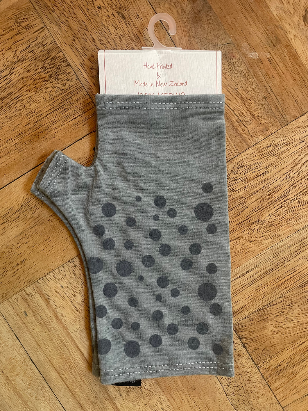 MERINO PRINTED GLOVELETS Grey Marl with Dark Grey Spots