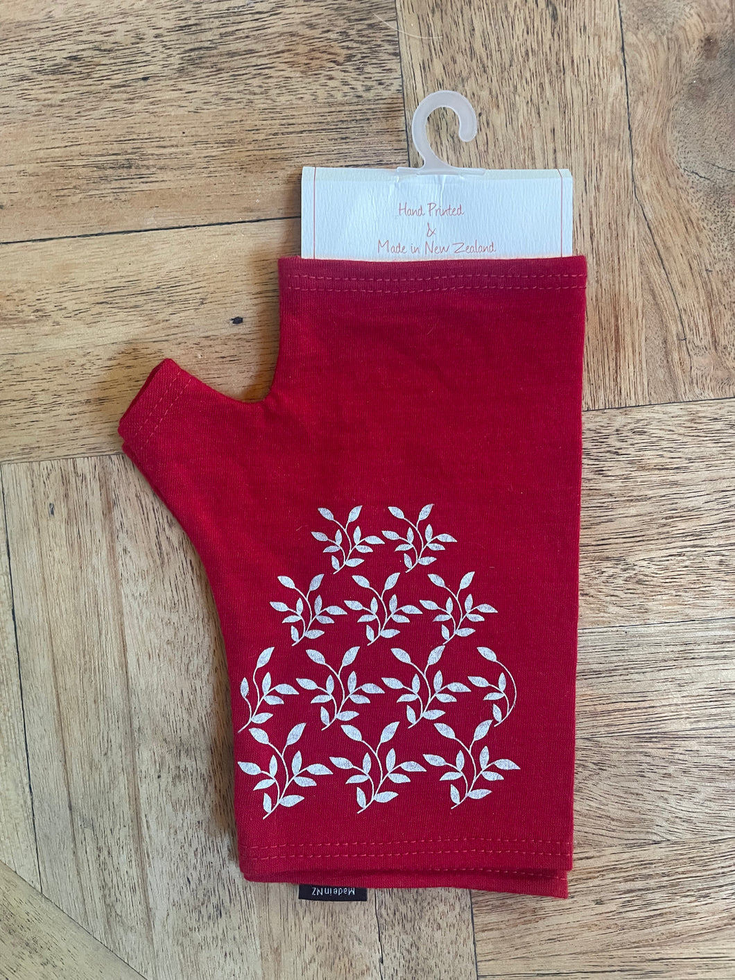 MERINO PRINTED GLOVELETS - Red with Grey Leaves