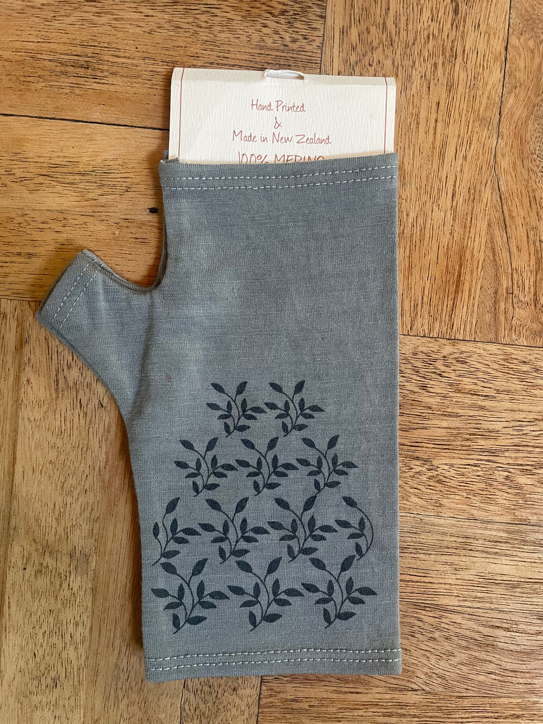 MERINO PRINTED GLOVELETS - Grey Marl with Grey Leaves