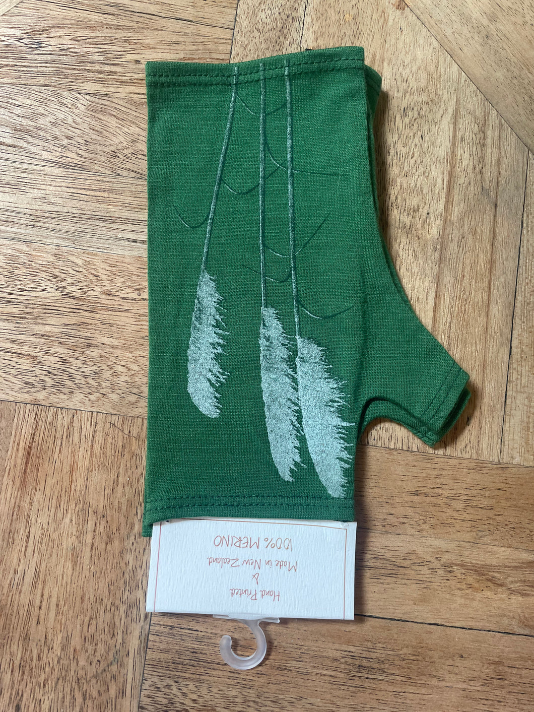 MERINO PRINTED GLOVELETS - Green with Grey Toi Toi