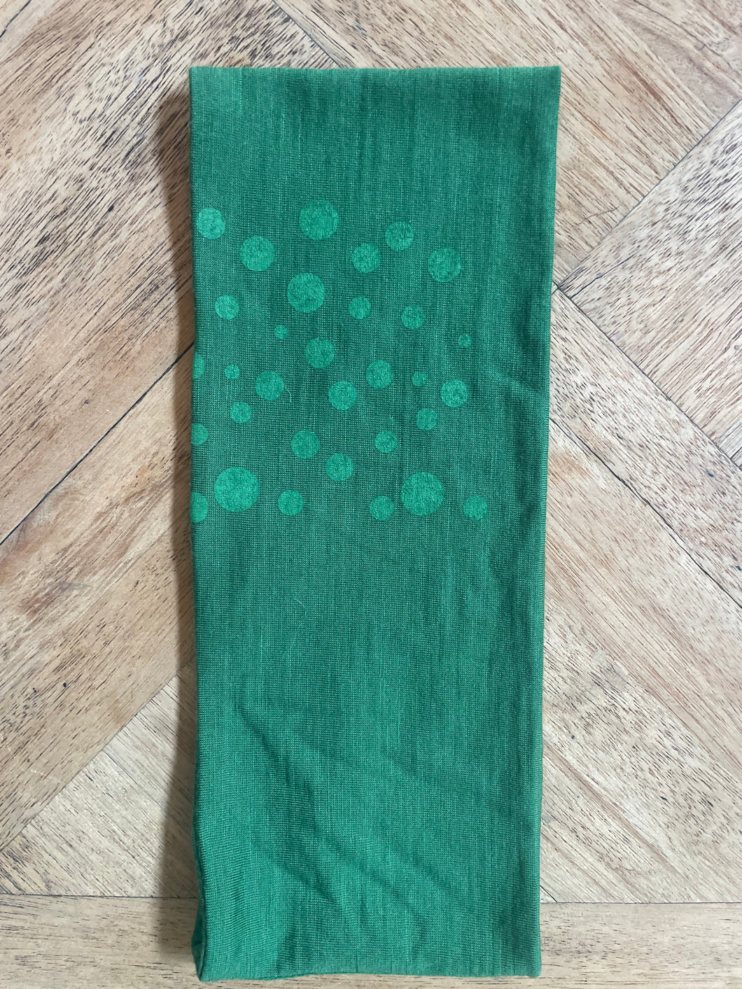 MERINO PRINTED BANDANA - Green with Green Spots