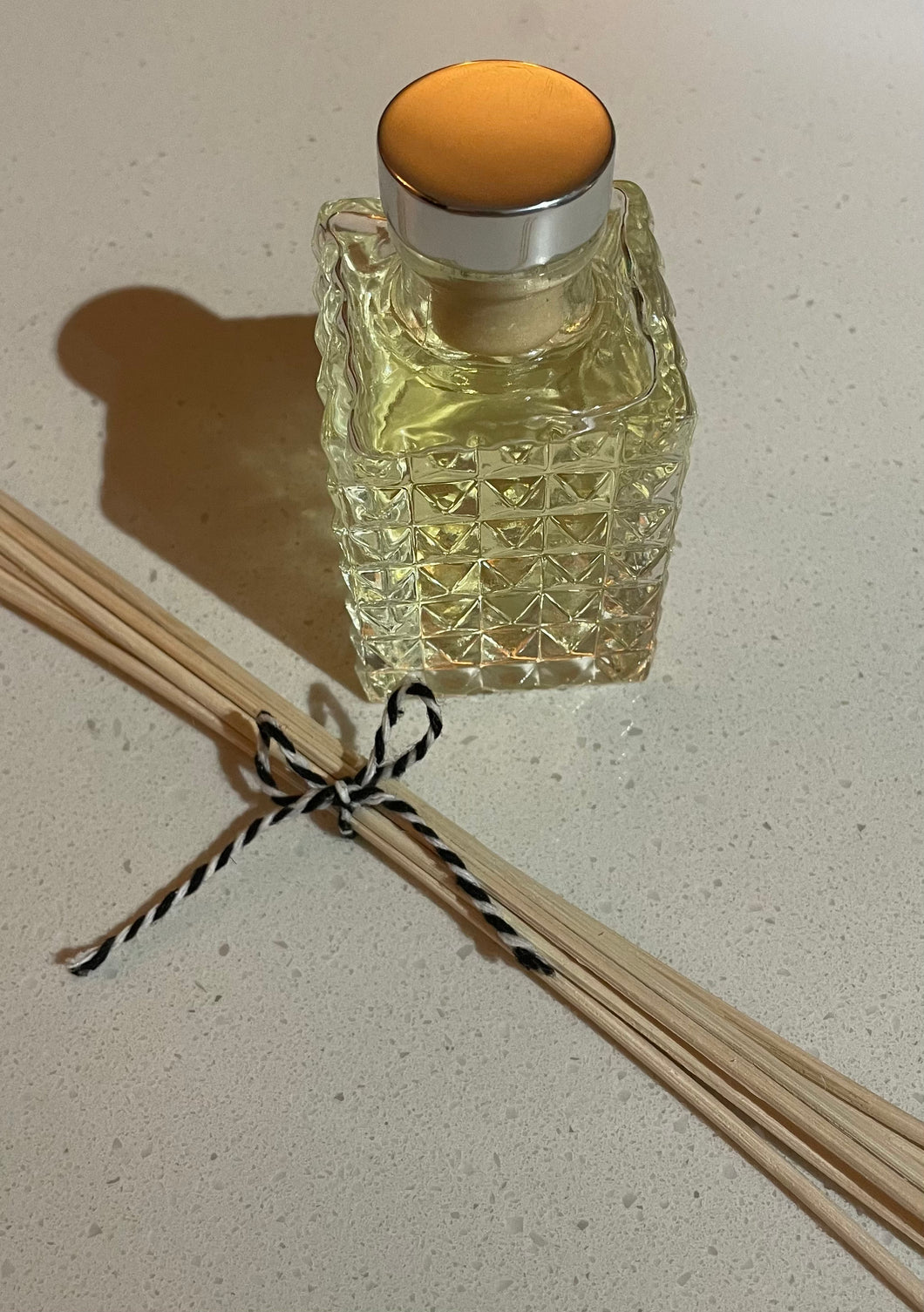 PINEAPPLE MANGO ROOM DIFFUSER