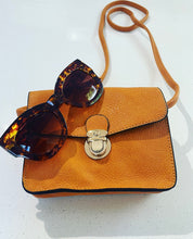 Load image into Gallery viewer, HANDYBAG &amp; SUNGLASSES - GIFT SET
